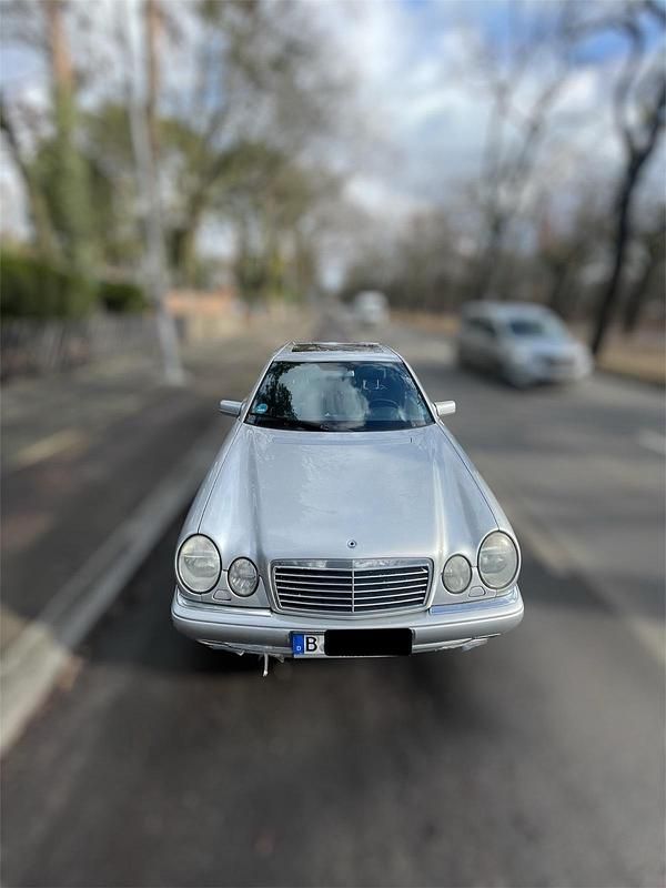 Gebraucht Mercedes E230 Avantgarde 150 PS (110 kW) 1998 Silber Limousine