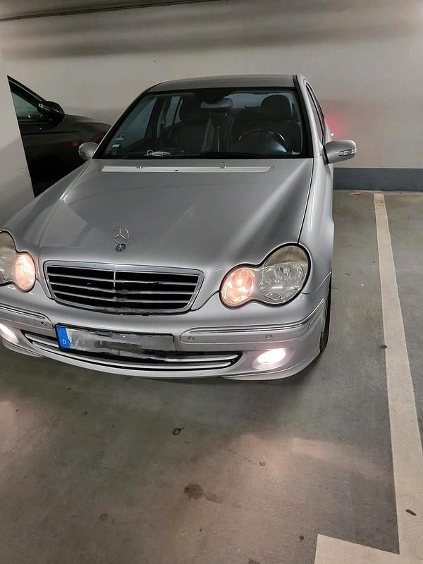 Silber Gebraucht 2006 Mercedes C180 Limousine | 2.500 € (Fairer Preis) - Bild 1/2