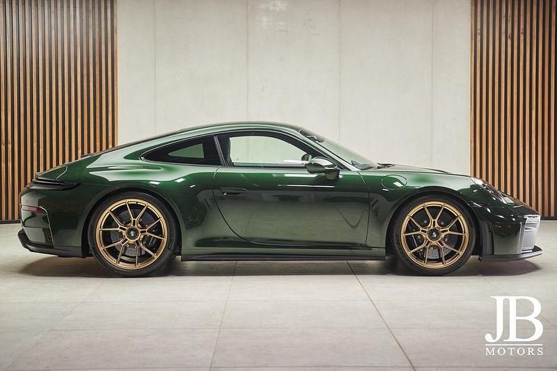 Neu Porsche 992 510 PS (375 kW) 2025 Grün