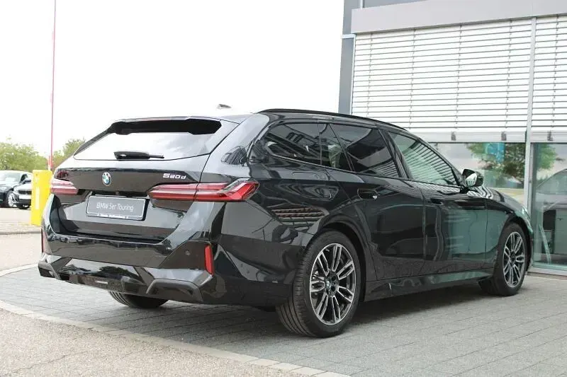 Neu BMW 520 M Sport 197 PS (144 kW) 2026 Schwarz Kombi