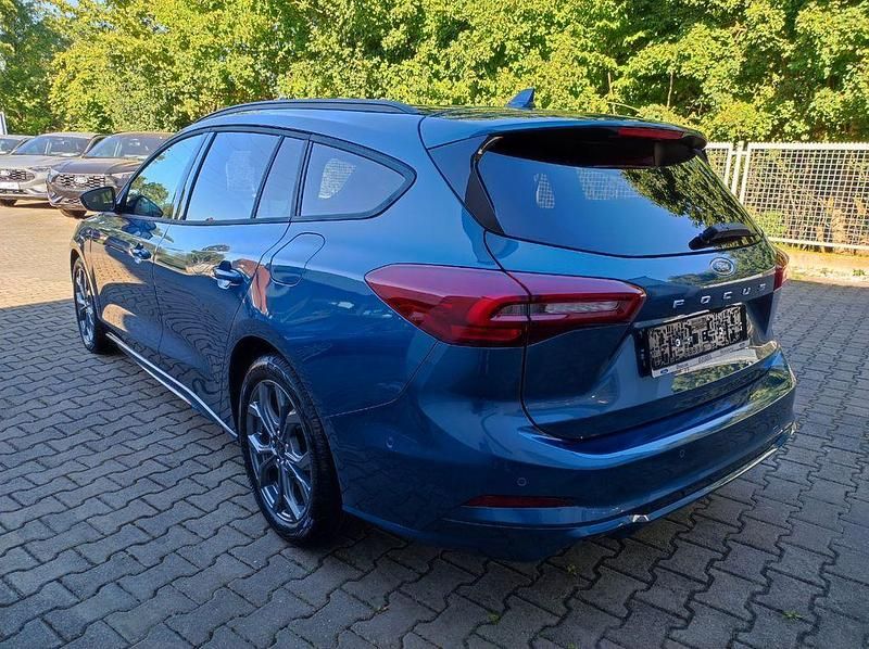 Neu Ford Focus ST-Line X 155 PS (114 kW) 2025 Blau Limousine