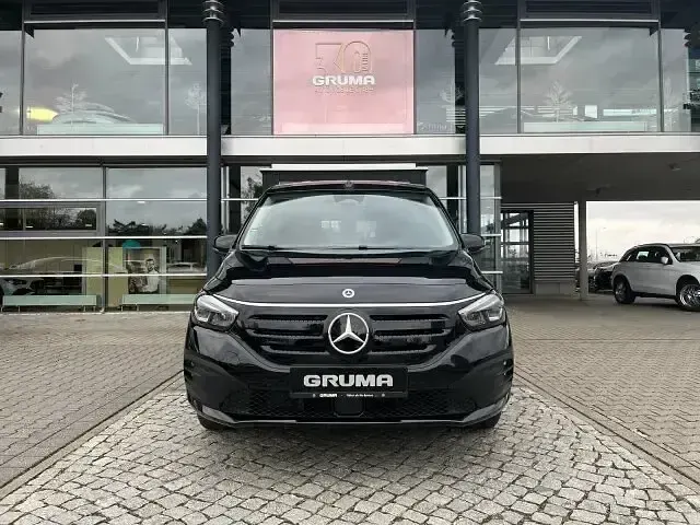 Gebraucht Mercedes EQT200 Style 89 kW (122 PS) 2023 Loparitschwarz Van / Kleinbus