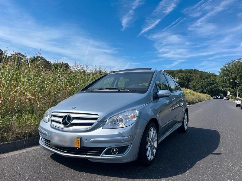 Andere farben Gebraucht 2007 Mercedes B200 Van / Kleinbus | 3.999 € (Fairer Preis) - Bild 1/4