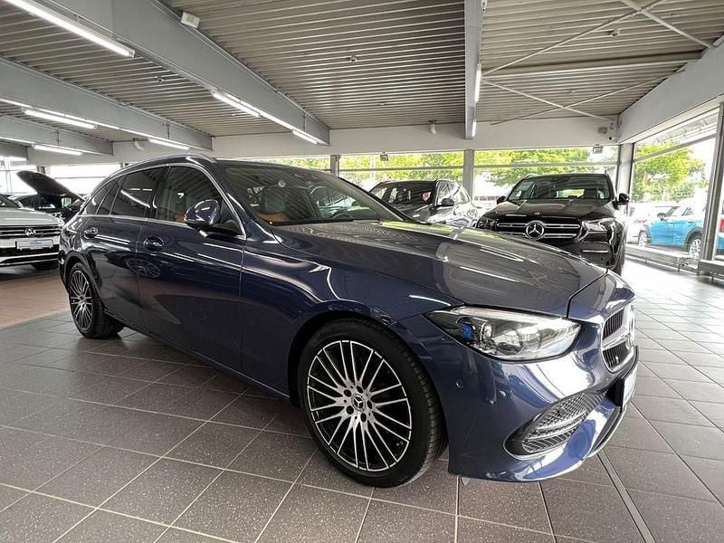 Blau Gebraucht 2023 Mercedes C220 Avantgarde Limousine | 30.999 € (Fairer Preis) - Bild 1/4