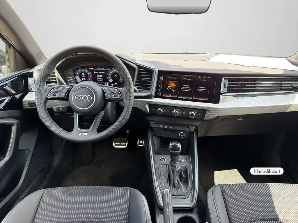 Neu Audi A1 Advanced 150 PS (110 kW) 2026 Grau SUV