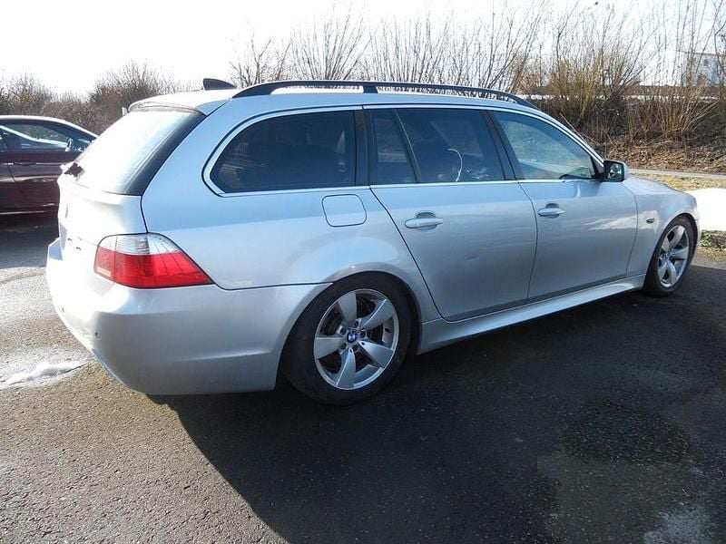 Gebraucht BMW 525 M Sport 177 PS (130 kW) 2005 Silber Kombi