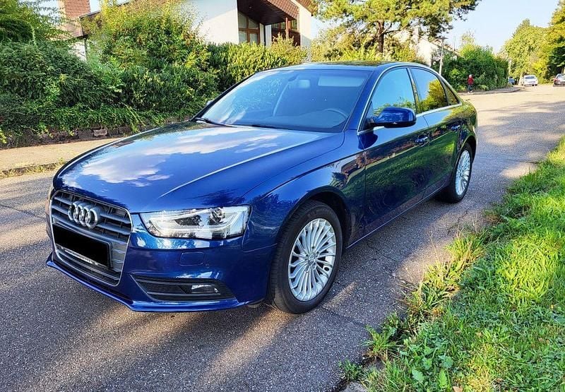 Blau Gebraucht 2015 Audi A4 Ambiente Limousine | 14.550 € (Guter Preis) - Bild 1/4