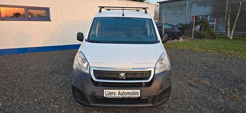Gebraucht Peugeot Partner Premium 99 PS (72 kW) 2019 Weiß Van / Kleinbus