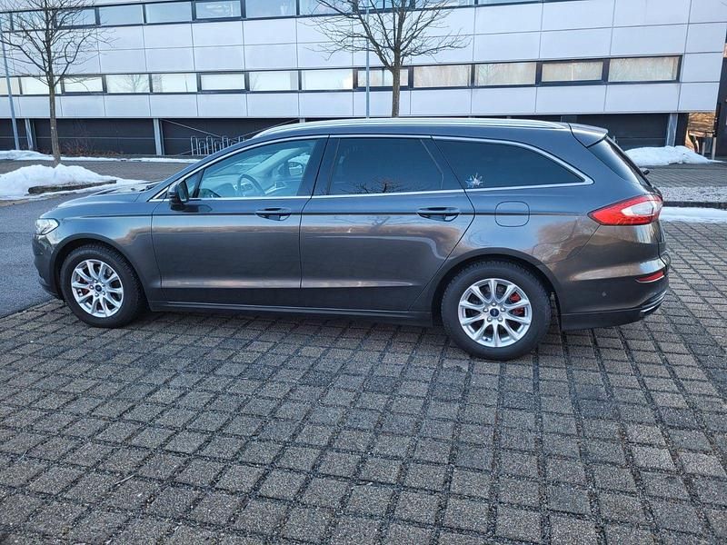 Gebraucht Ford Mondeo Titanium 241 PS (177 kW) 2015 Grau Kombi