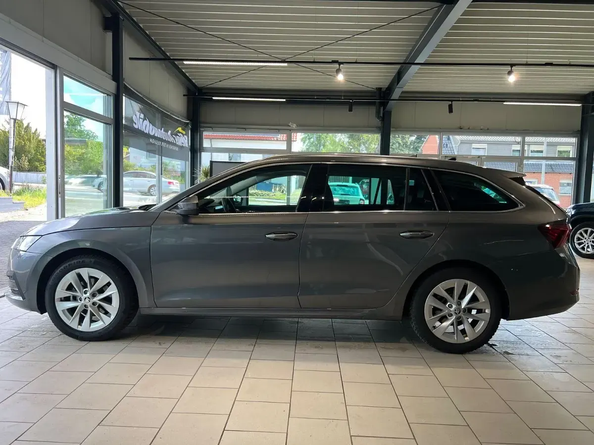 Gebraucht Skoda Octavia Selection 150 PS (110 kW) 2023 Grau Kombi