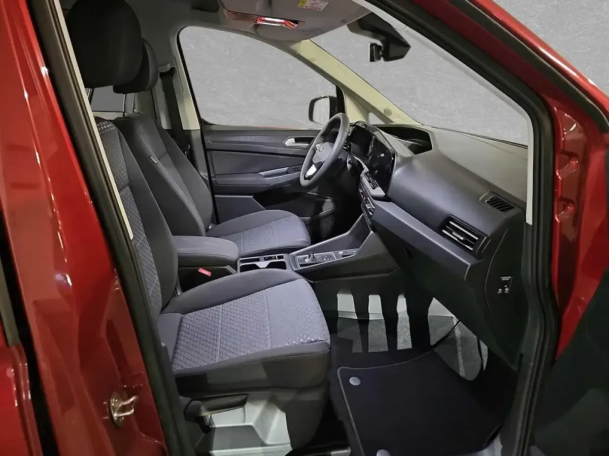 Neu Ford Tourneo Connect Titanium 122 PS (89 kW) 2026 Rot Van / Kleinbus