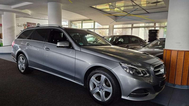 Gebraucht Mercedes E220 Avantgarde 170 PS (125 kW) 2014 Palladiumsilber  metalliclack Kombi