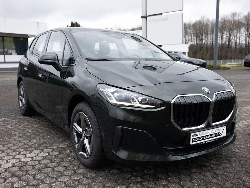 Gebraucht BMW 220 Active Tourer 170 PS (125 kW) 2025 Grün Van / Kleinbus