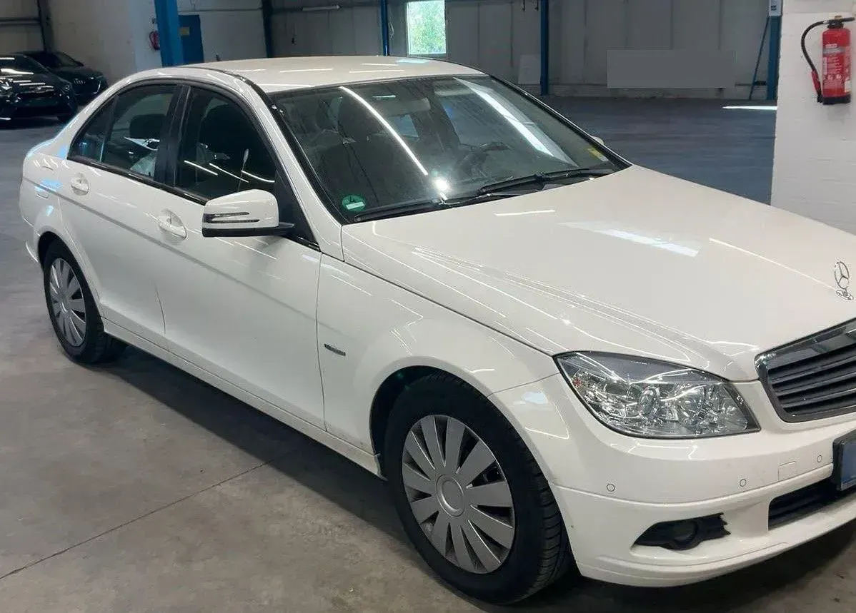 Second-hand Mercedes C200 136 CP (100 kW) 2011 Alb Berlinǎ