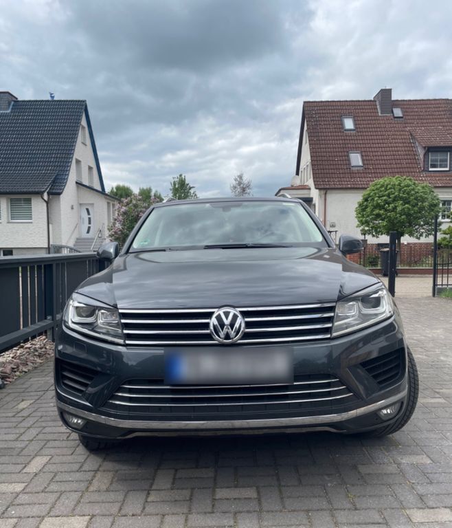 Grau Gebraucht 2015 VW Touareg Exclusive SUV | 19.800 € (Guter Preis) - Bild 1/4