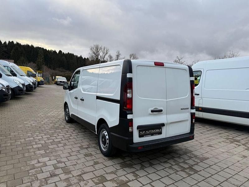 Gebraucht Renault Trafic 121 PS (88 kW) 2019 Weiß Van / Kleinbus