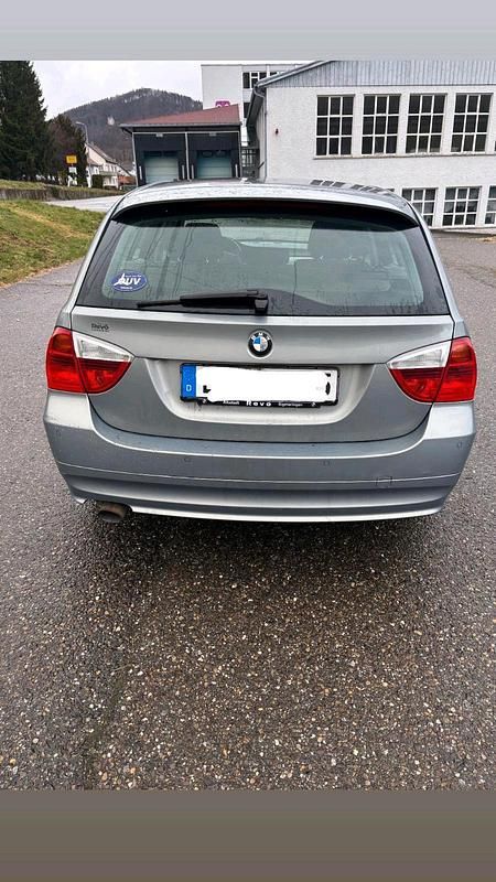 Gebraucht BMW 320 163 PS (119 kW) 2006 Grau Kombi