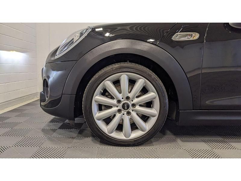 Gebraucht Mini Cooper S Chili 192 PS (141 kW) 2019 Schwarz (midnight black metallic (schwarz)) Kleinwagen