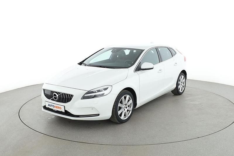 Weiß Gebraucht 2017 Volvo V40 Inscription Kombi | 14.270 € (Fairer Preis) - Bild 1/3