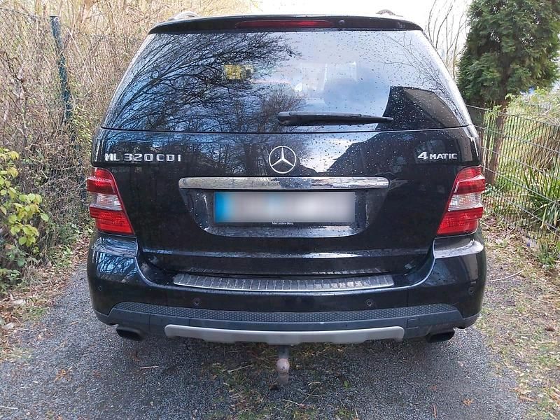 Gebraucht Mercedes ML320 192 PS (141 kW) 2008 Schwarz SUV