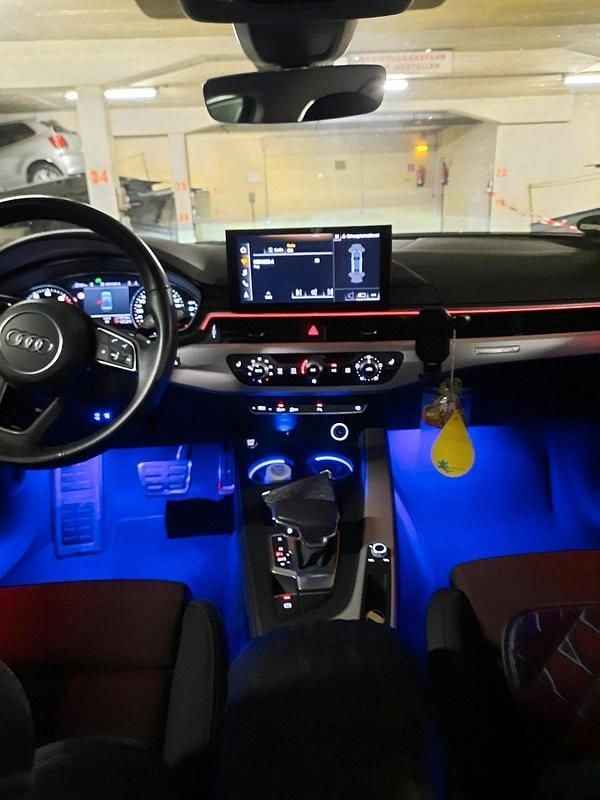 Blau Gebraucht 2020 Audi A4 Limousine | 26.000 € (Guter Preis) - Bild 1/4