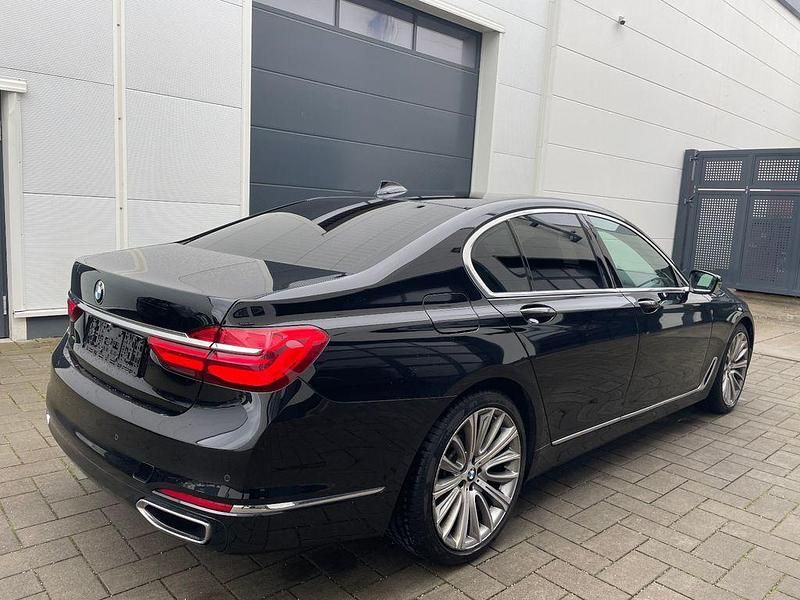 Gebraucht BMW 740 320 PS (235 kW) 2015 Schwarz Limousine