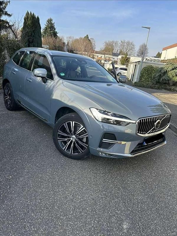 Grau Gebraucht 2022 Volvo XC60 Inscription SUV | 41.900 € (Teuer) - Bild 1/4