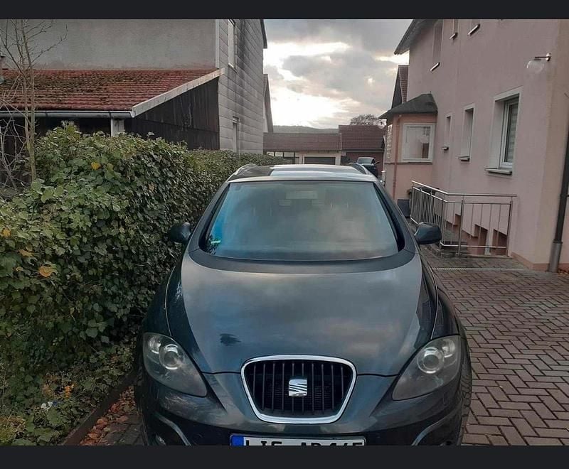 Schwarz Gebraucht 2010 Seat Altea Van / Kleinbus | 4.400 € (Fairer Preis) - Bild 1/4