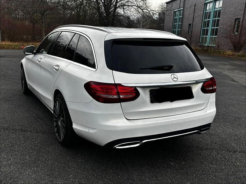 Gebraucht Mercedes C220 Avantgarde 170 PS (125 kW) 2016 Weiß Kombi