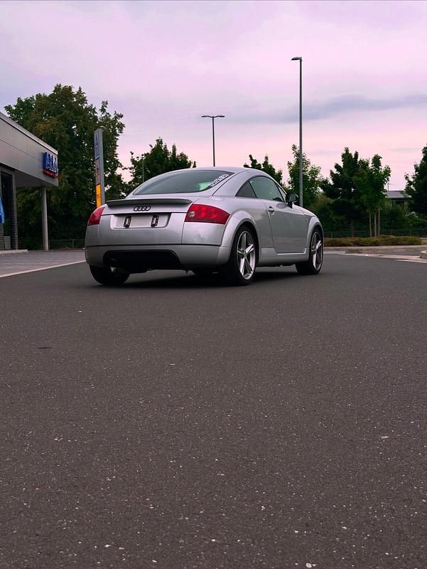 Second-hand Audi TT 300 CP (220 kW) 2000 Argintiu Coupe