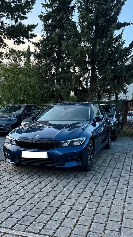 Gebraucht BMW 318 Advantage 150 PS (110 kW) 2019 Blau Limousine