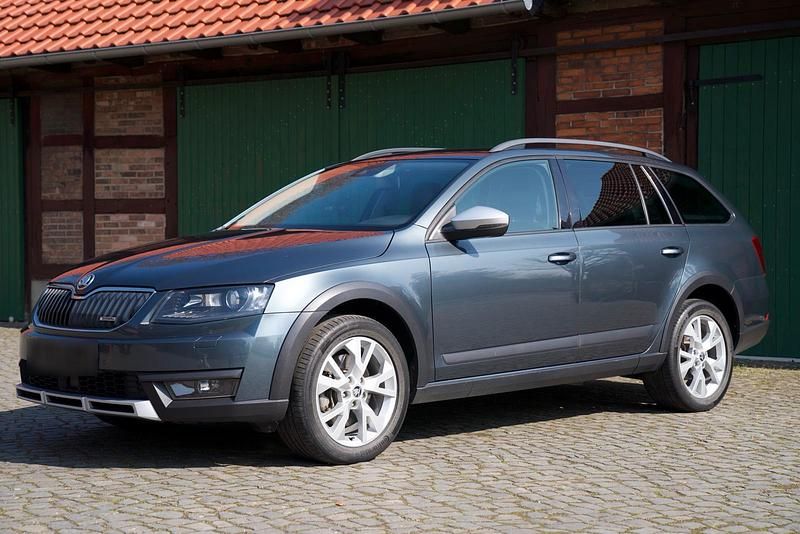 Gebraucht Skoda Octavia Scout 184 PS (135 kW) 2014 Grau Kombi