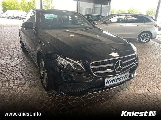 Schwarz Gebraucht 2019 Mercedes E200 Avantgarde Limousine | 28.900 € (Superpreis) - Bild 1/4