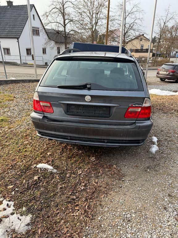 Gebraucht BMW 320 150 PS (110 kW) 2002 Grau Kombi
