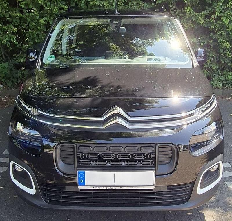 Schwarz Gebraucht 2018 Citroën Berlingo Shine Van / Kleinbus | 15.220 € (Guter Preis) - Bild 1/4