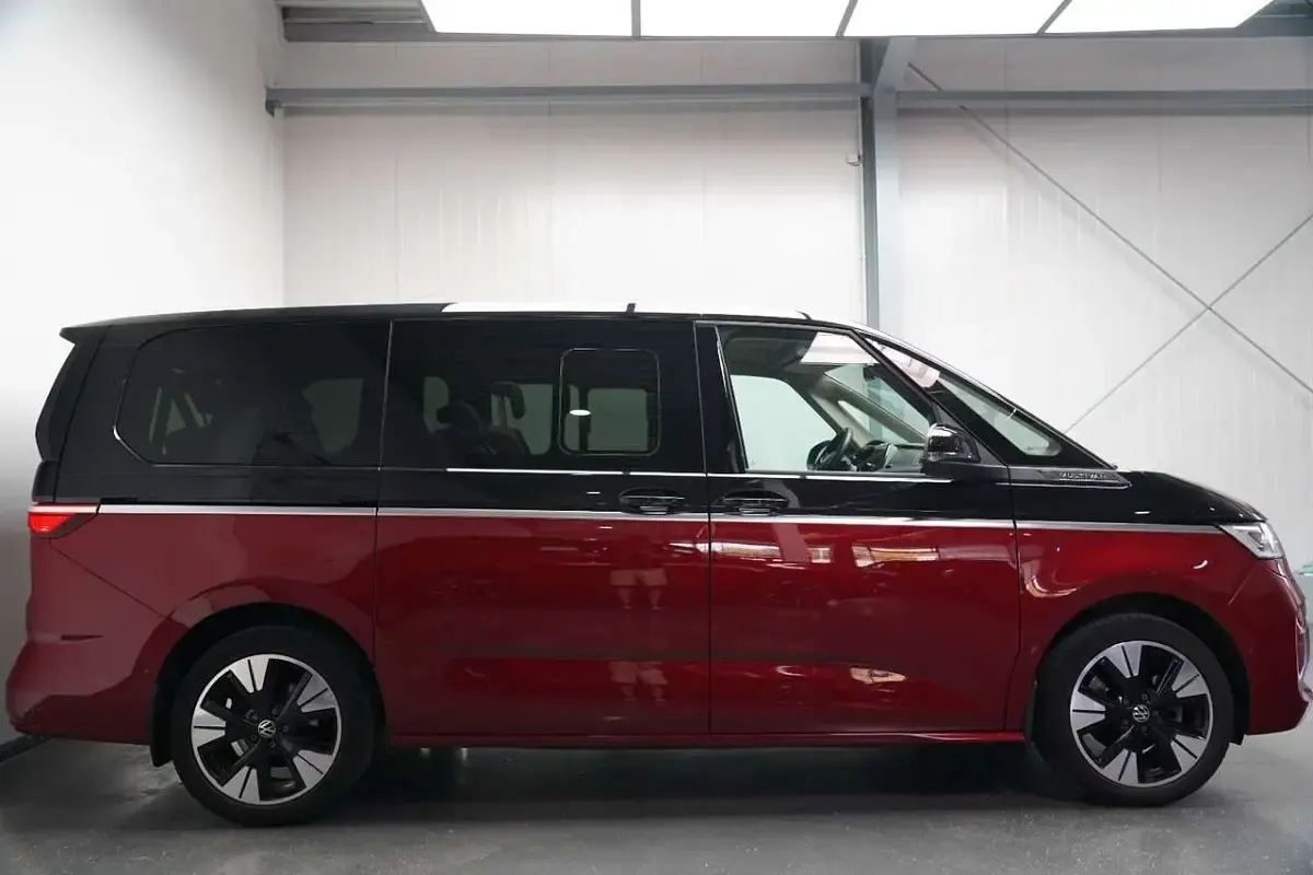 Gebraucht VW Multivan Style 150 PS (110 kW) 2025 Rot Van / Kleinbus