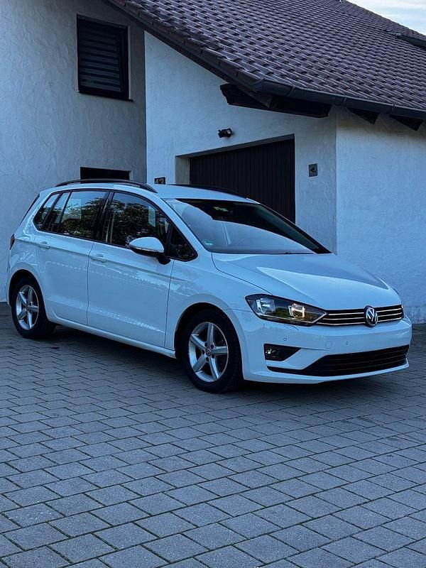 Weiß Gebraucht 2017 VW Golf Sportsvan Comfortline Van / Kleinbus | 10.500 € (Guter Preis) - Bild 1/4