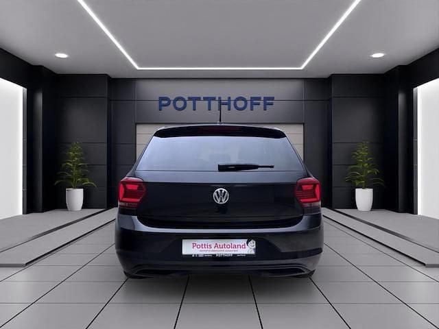 Gebraucht VW Polo Comfortline 75 PS (55 kW) 2018 Deep black perleffekt Kleinwagen
