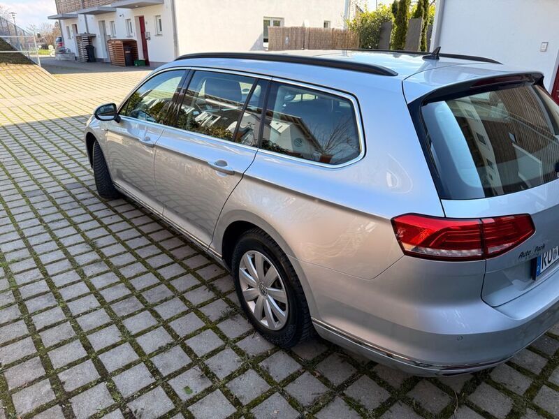 Silber Gebraucht 2018 VW Passat Kombi | 18.900 € (Superpreis) - Bild 1/4