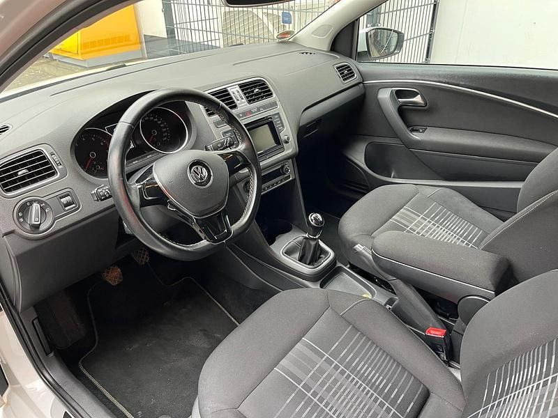 Gebraucht VW Polo 60 PS (44 kW) 2015 Weiß Kleinwagen