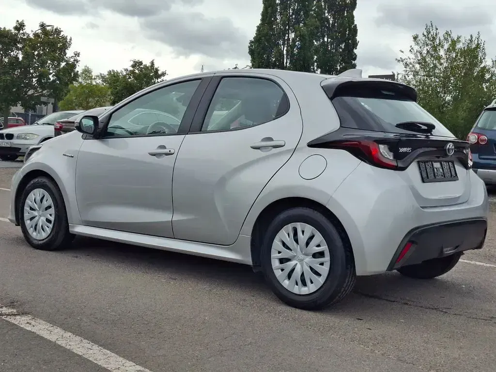 Gebraucht Toyota Yaris 92 PS (67 kW) 2021 Silber Kleinwagen