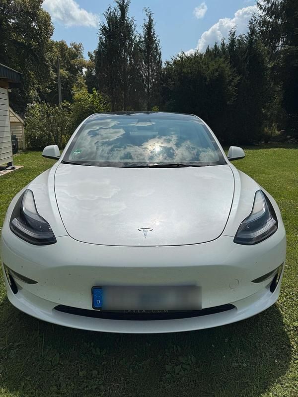 Weiß Gebraucht 2021 Tesla Model 3 Performance Limousine | 31.500 € (Fairer Preis) - Bild 1/4