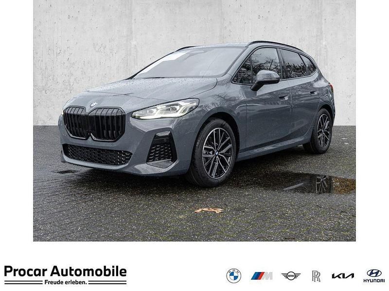 Grau Neu 2025 BMW 220 M Sport Van / Kleinbus | 44.480 € (Teuer) - Bild 1/4