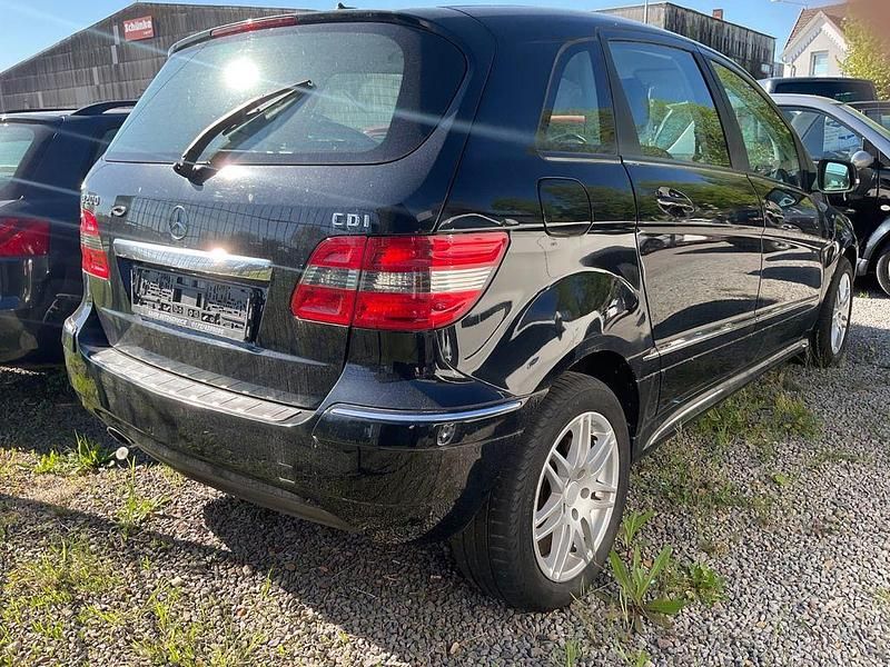 Gebraucht Mercedes 200 140 PS (102 kW) 2010 Schwarz SUV