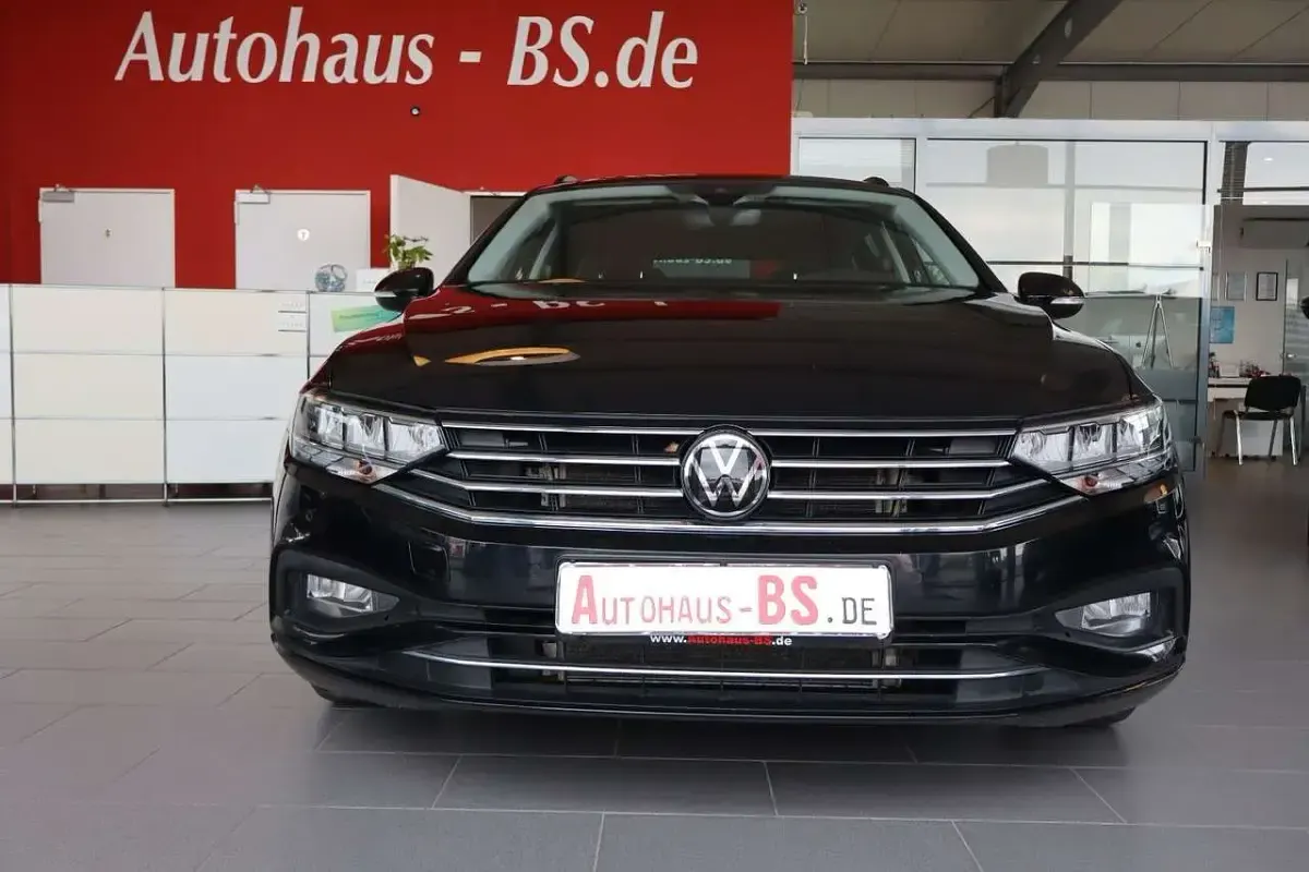 Gebraucht VW Passat 150 PS (110 kW) 2024 Schwarz Kombi
