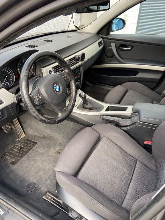 Gebraucht BMW 320 163 PS (119 kW) 2007 Grau Kombi