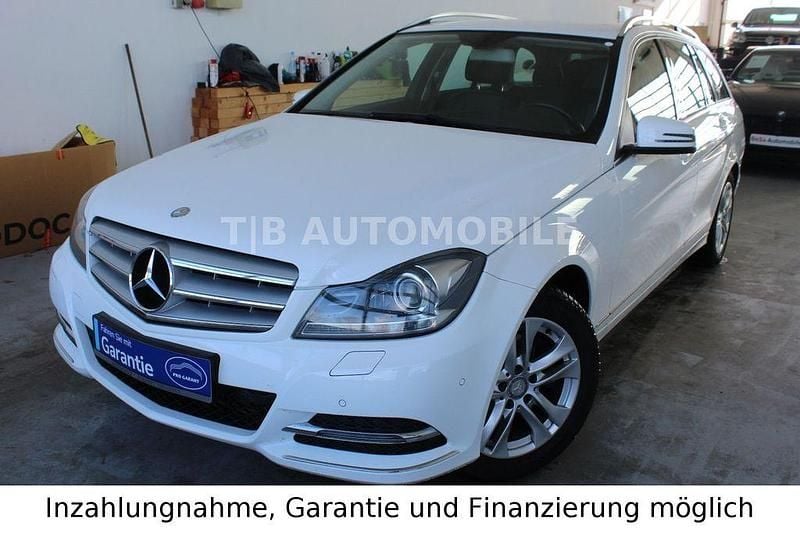 Weiß Gebraucht 2013 Mercedes C220 Avantgarde Limousine | 9.990 € (Guter Preis) - Bild 1/4