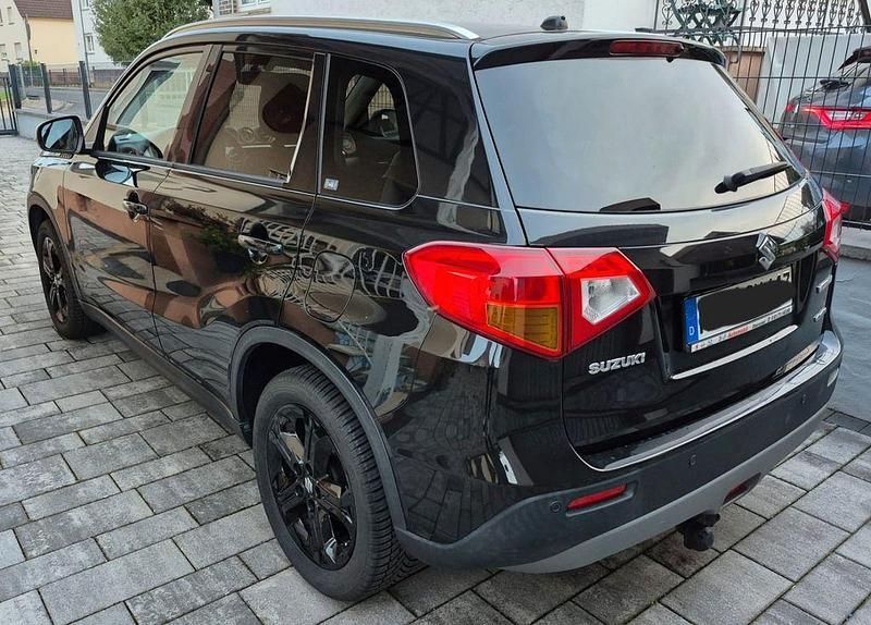 Gebraucht Suzuki Vitara 140 PS (102 kW) 2018 Schwarz SUV