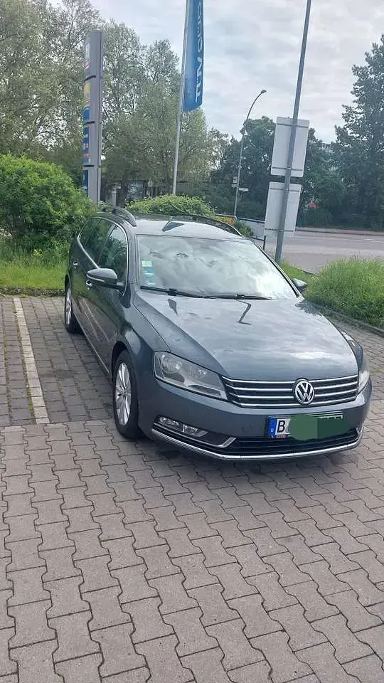 Gebraucht VW Passat Highline 140 PS (102 kW) 2011 Limousine