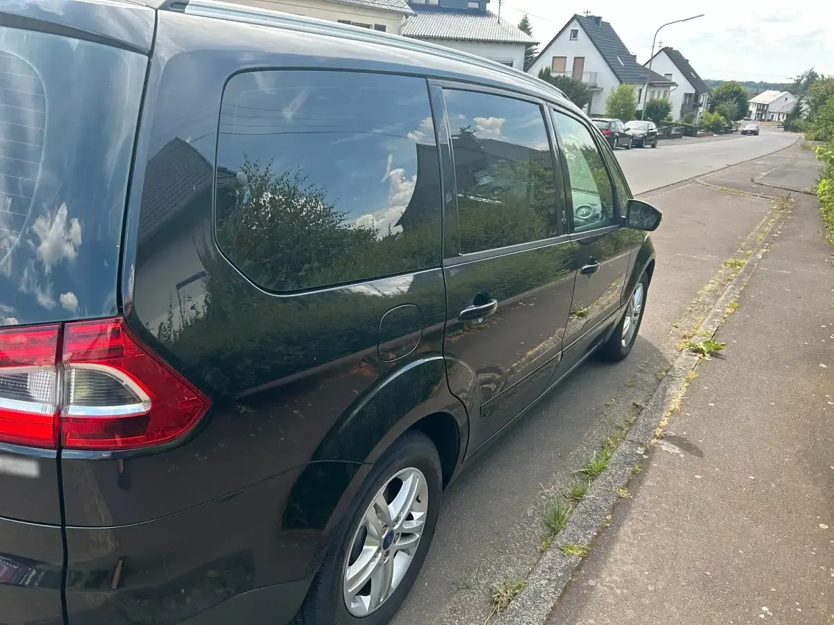 Gebraucht Ford Galaxy Champions Edition 140 PS (102 kW) 2012 Schwarz Van / Kleinbus